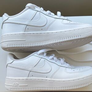 Nike White Sneakers Air Force 1 Low-Top Design